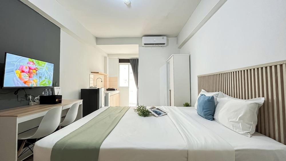 Basic Studio Room Apartment At Green Palm Residence - Tap to explore photos