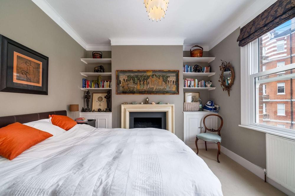 Modern flat near Battersea Park - Tap to explore photos