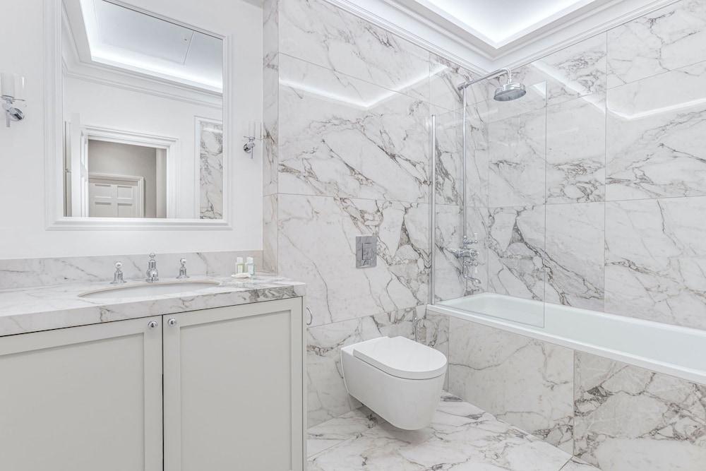 Wimpole Mews - 4 Bedroom Apartment - Tap to explore photos
