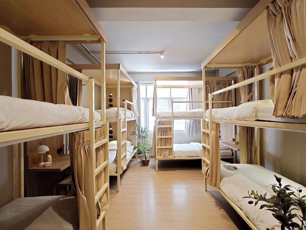 Au Luna Bangkok Hostel Room Type - Comfort Shared Dormitory, City View