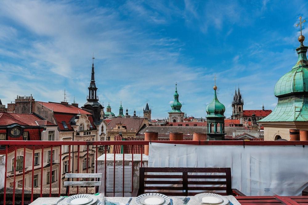 Apartment & Parking Room Type - Superior Apartment, Patio, City View