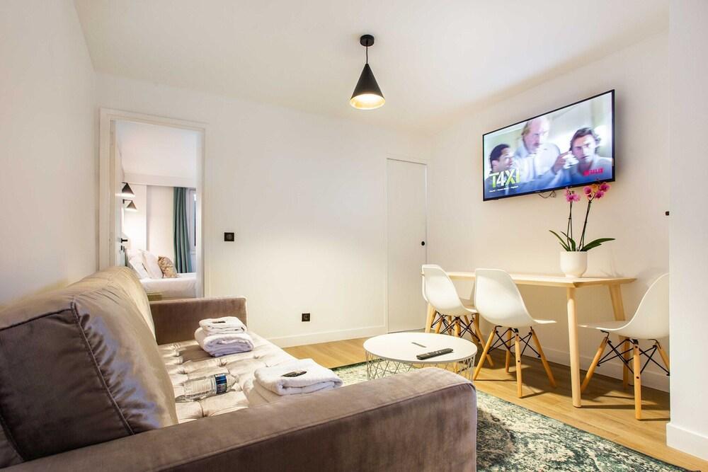 Elegant Apartment - 2BD /8P - Near Eiffel Tower - Tap to explore photos