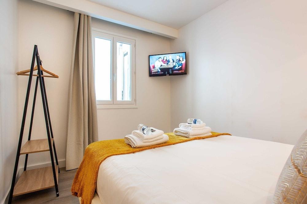 Elegant Apartment - 2BD /8P - Near Eiffel Tower - Tap to explore photos