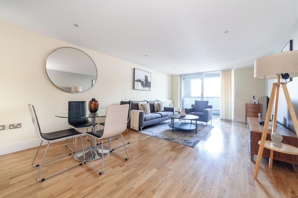 Cosy 1 Bed Flat in Greenwich - Tap to explore photos