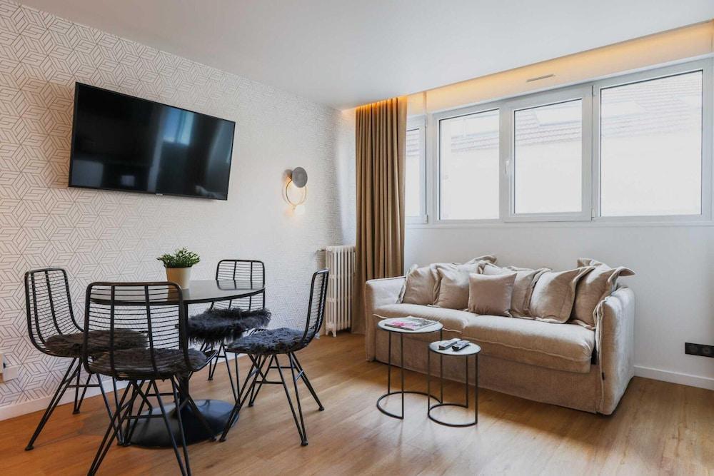 Elegant Apartment - 2br/6p - Canal St Martin - Tap to explore photos