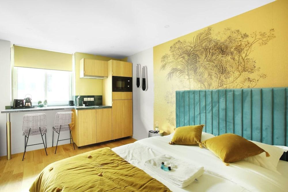 Charming & New Studio Center of Paris - Tap to explore photos