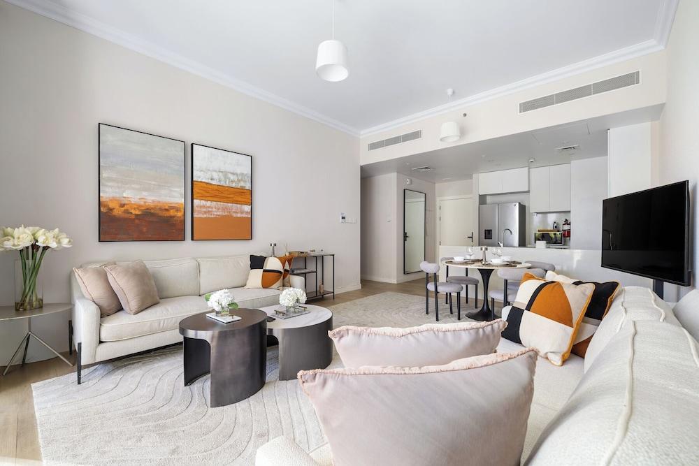 Stylish 2BR with Beach Access - Tap to explore photos