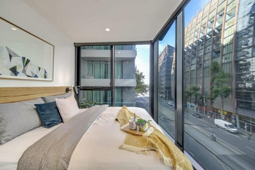 A Cozy & Comfy 2BR Apt Near Crown & Southern Cross - Tap to explore photos