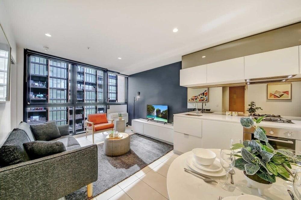 A Cozy & Comfy 2BR Apt Near Crown & Southern Cross - Tap to explore photos