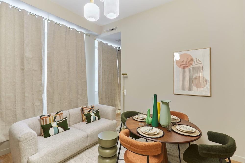 Charming Apartment 2 Bedrooms Centrer of Paris - Tap to explore photos