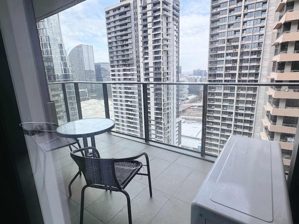 A Chic 2BR Apt Across From Southern Cross Station Room Type - Apartment (2 Bedrooms)