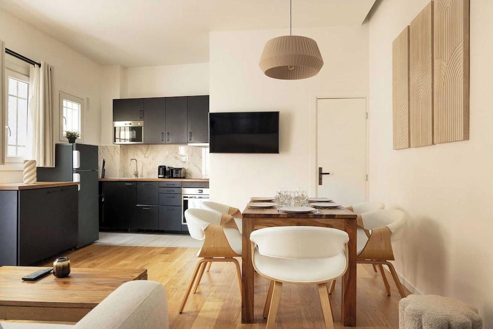 Amazing Apartment 2br/6p - Nation/voltaire - Tap to explore photos