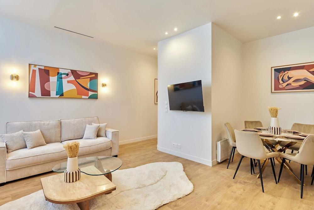 Elegant Apartment With Buttes-chaumont Park Room Type - Apartment