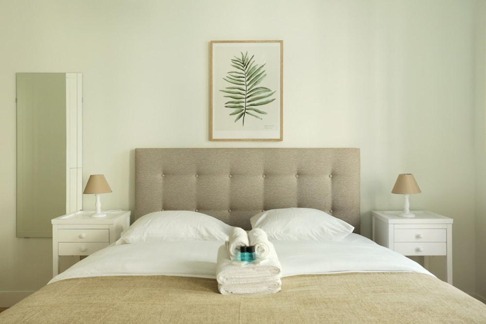 Charming Flat With AC - Center of Paris - Tap to explore photos