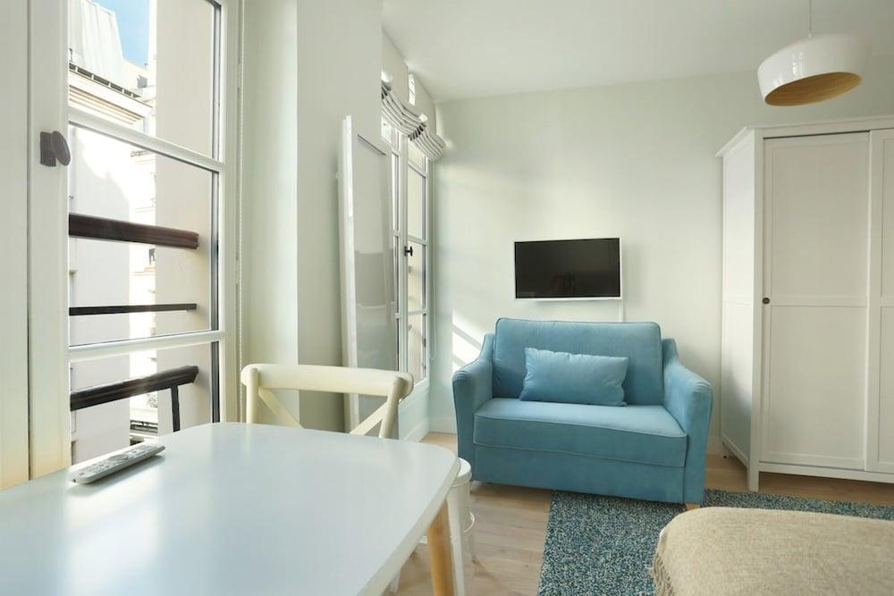 Charming Flat With AC - Center of Paris - Tap to explore photos