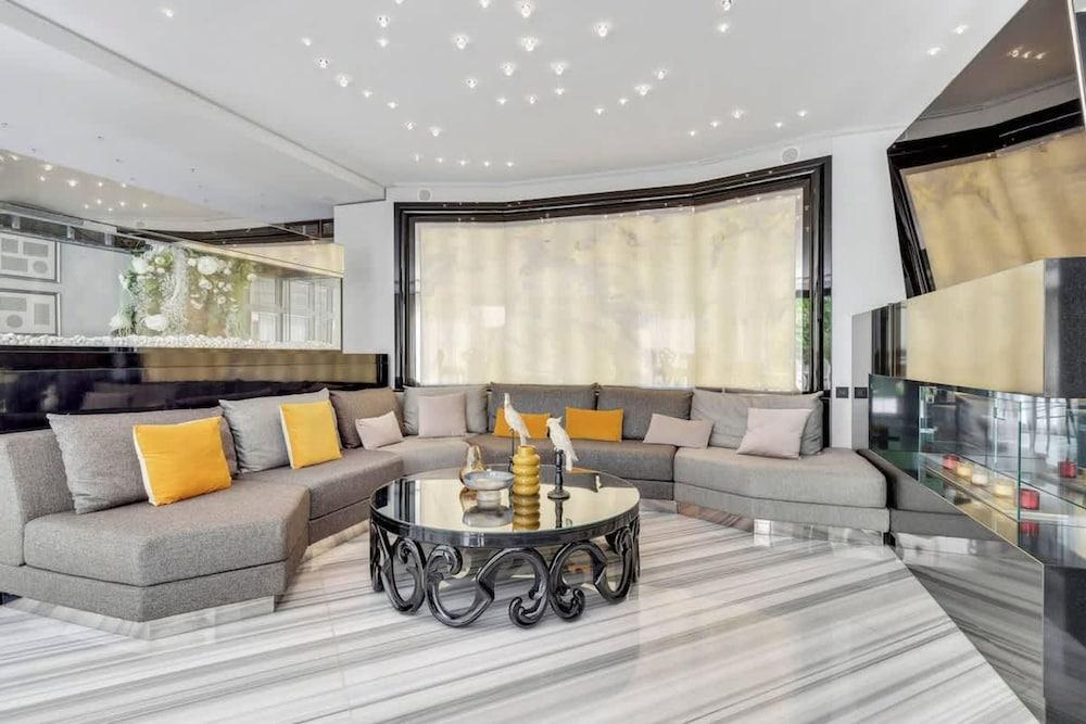 Exceptional Apartment - Near Eiffel Tower - Tap to explore photos
