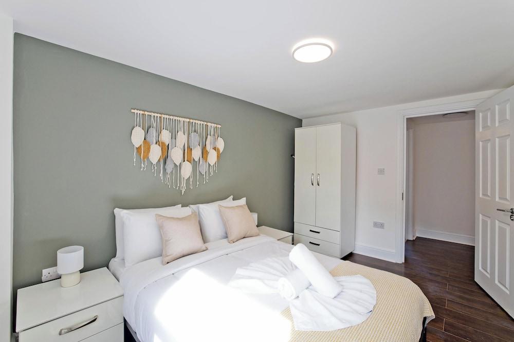 Imperial Whitechapel Apartments Room Type - Apartment, 3 Bedrooms, Non Smoking Imperial Whitechapel Apartments Room Type - Apartment, 3 Bedrooms, Non Smoking