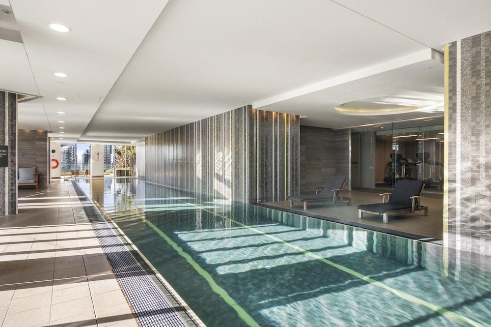 Stunning 2-bed Apartment With Water Views - Tap to explore photos