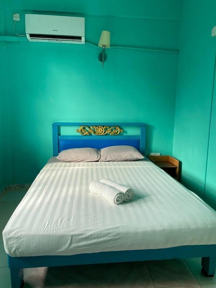Zackry Guesthouse Room Type - Double Room