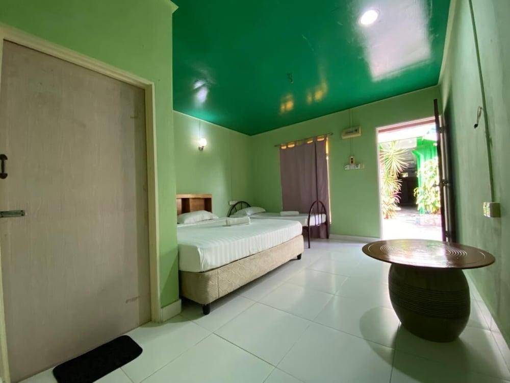 Zackry Guesthouse Room Type - Family Room