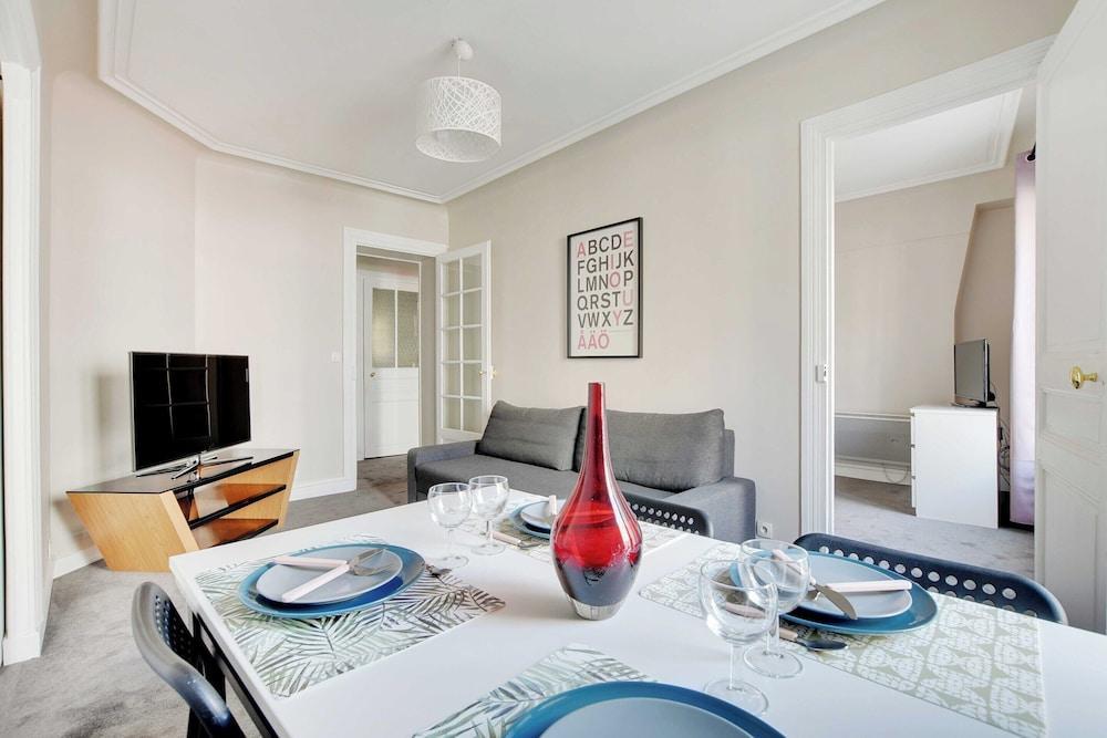 Bright Apartment - 2br-4p - Belleville - Tap to explore photos