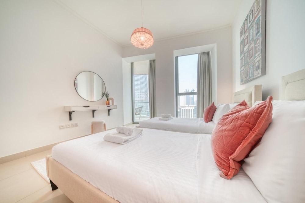 Trendy 2BR Downtown Apt Steps From Burj Khalifa - Tap to explore photos