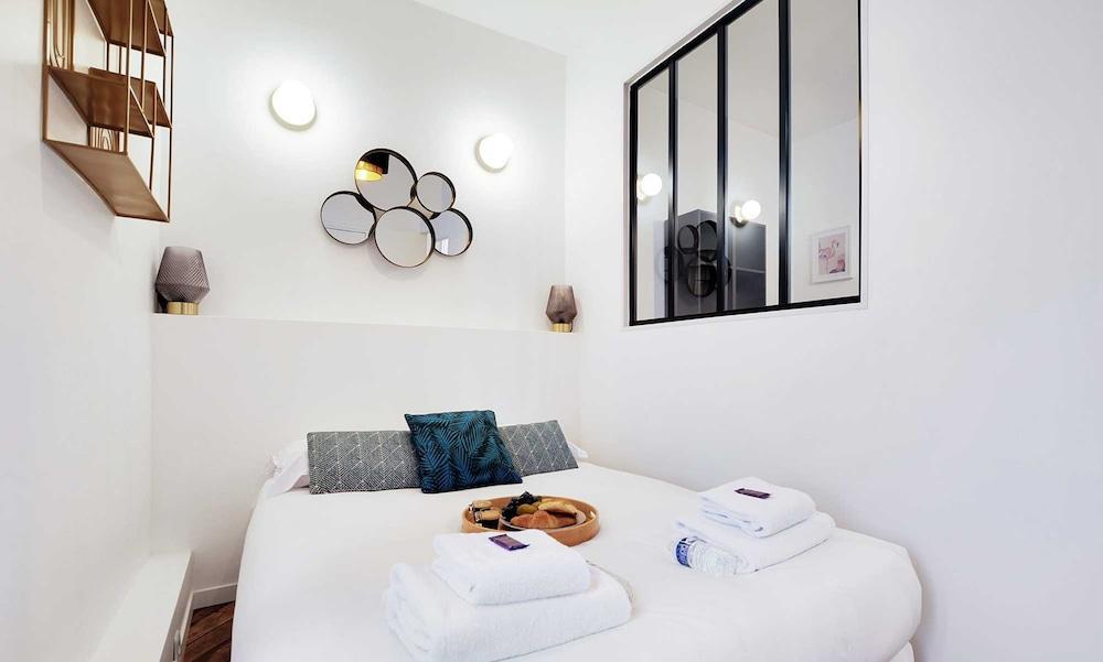 Chic Apartment in Paris for Couple