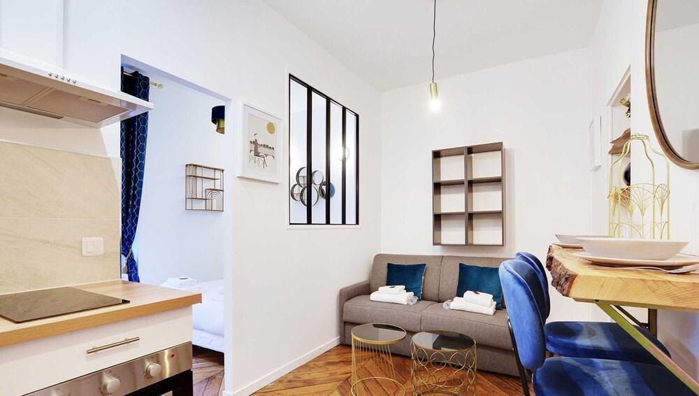 Chic Apartment in Paris for Couple - Tap to explore photos