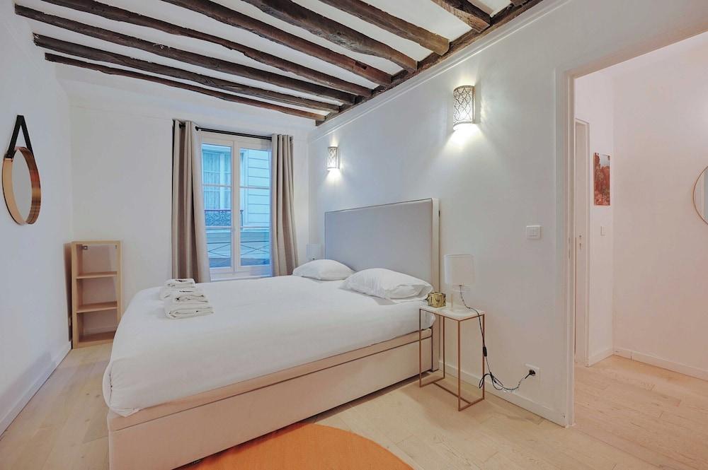 Chic & Spacious Apartment - 2br/6p - Sentier - Tap to explore photos