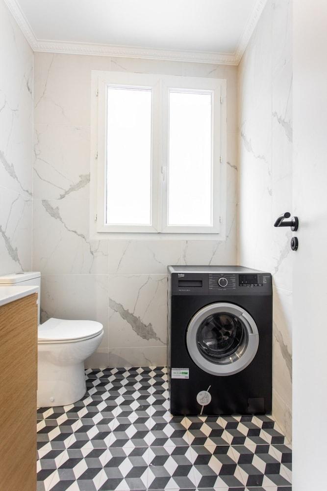 Cosy Studio Near Bastille Place - Tap to explore photos