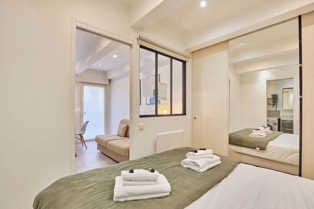 Charming Apartment Center of Paris Le Marais - Tap to explore photos