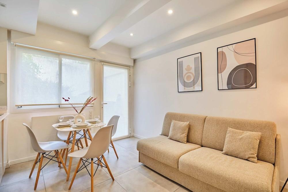 Charming Apartment Center of Paris Le Marais - Tap to explore photos