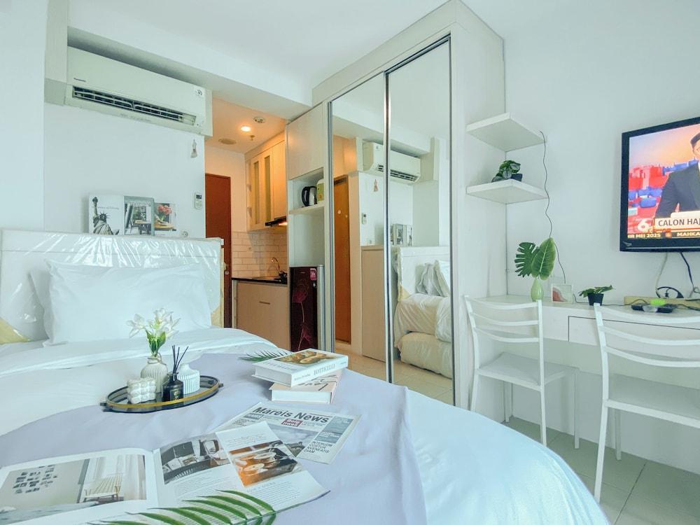 Comfy And Minimalist Studio Apartment At Tifolia