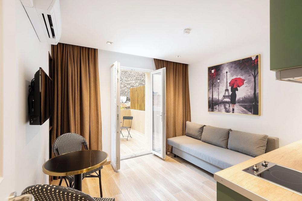 Les Suites Tour Eiffel Room Type - La Suite Terrasse Discrete Les Suites Tour Eiffel Room Type - La Suite Terrasse Discrete