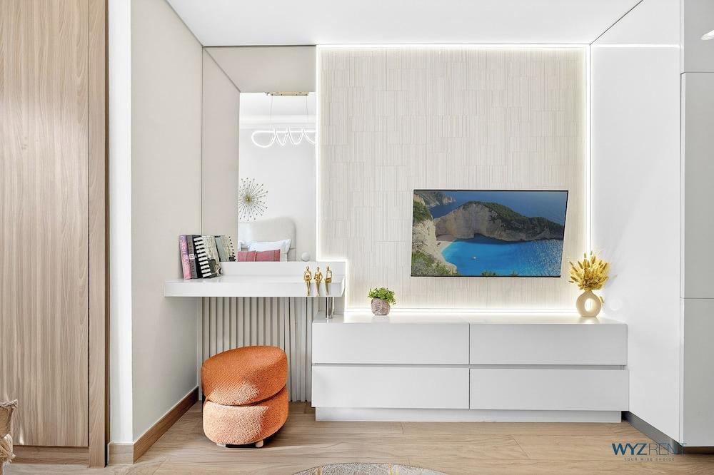 WYZ RENT|Unique Studio in Azizi Riviera Room Type - Standard Apartment, Pool View