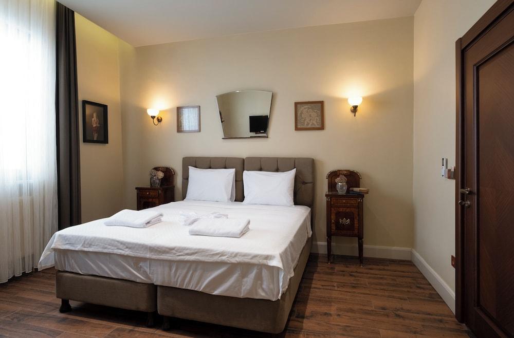 Level Suites Room Type - Exclusive Room, 1 King Bed with Sofa bed Level Suites Room Type - Exclusive Room, 1 King Bed with Sofa bed