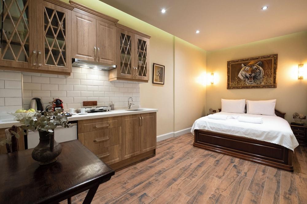 Level Suites Room Type - Design Room, 1 King Bed, Non Smoking