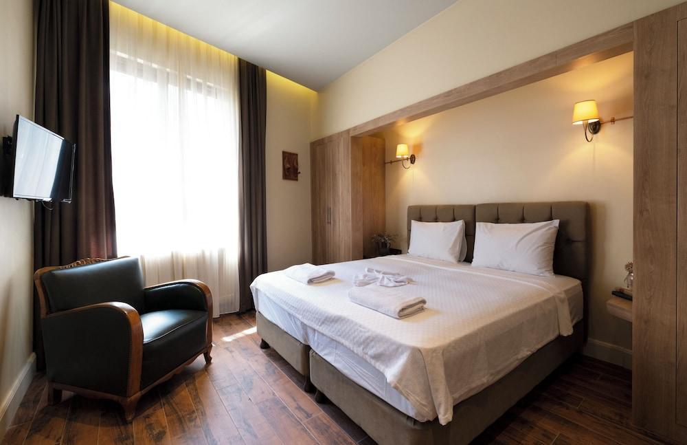 Level Suites Room Type - Business Room