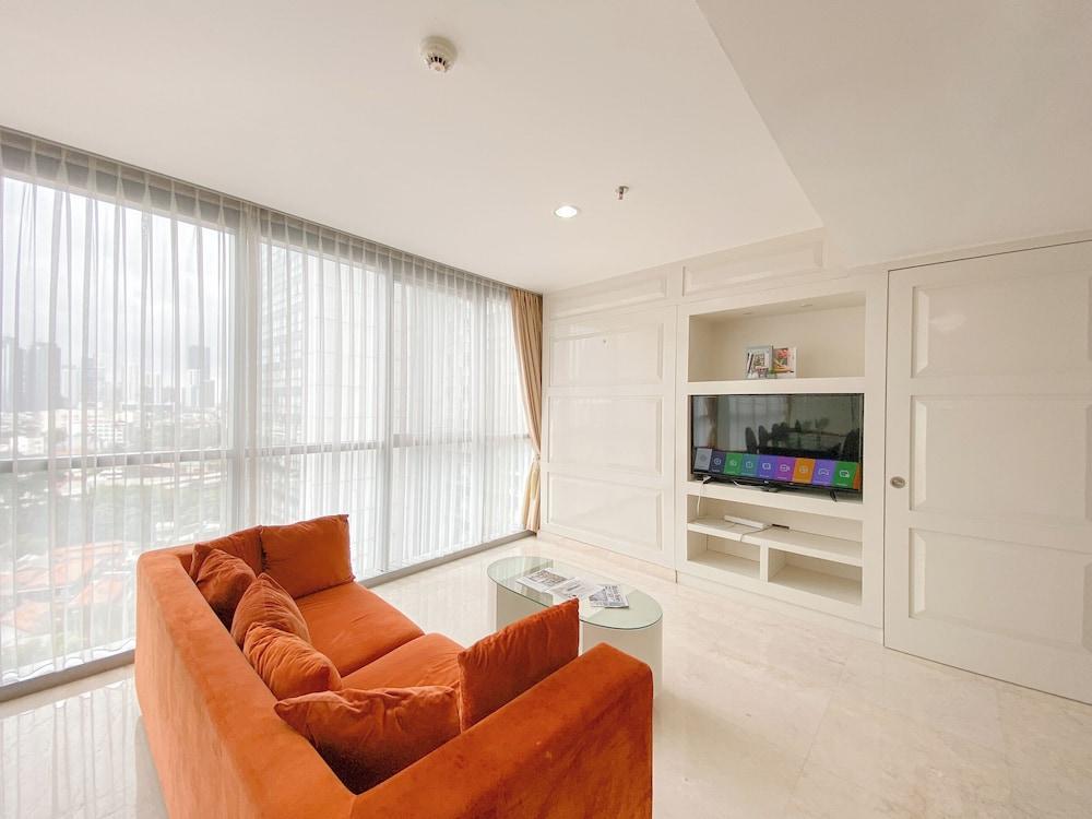 Nice and Comfy 2BR Apartment at Ciputra World 2 - Tap to explore photos