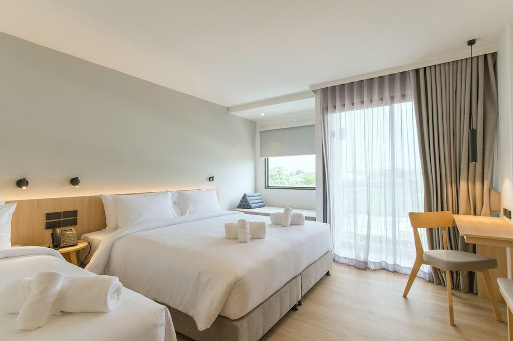 PAAK Hotel Suvarnabhumi Room Type - Superior Triple Room