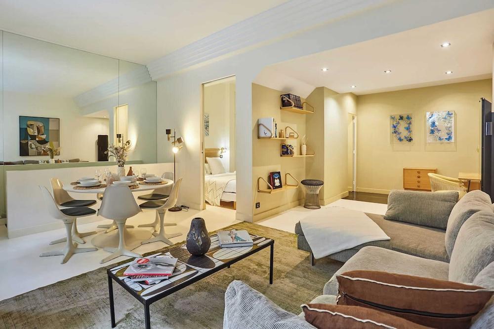 Appartement Centre de Paris Le Marais - Tap to explore photos