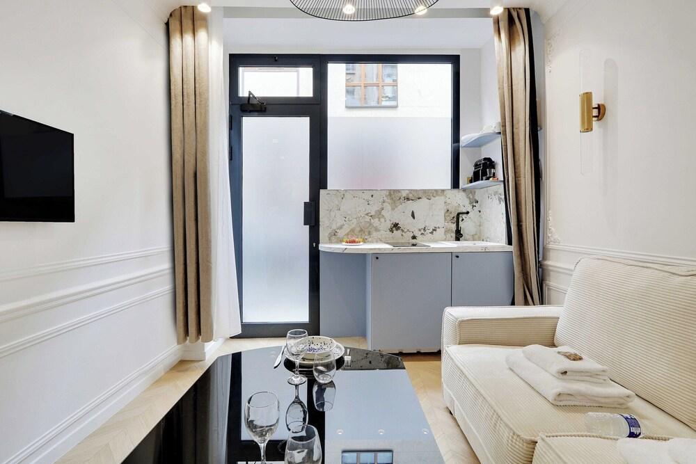 Charming Flat - 1br/4p - Paris Center - Tap to explore photos