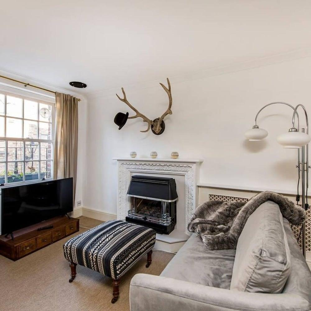 Beautiful 2-bed Flat Notting Hill - Tap to explore photos