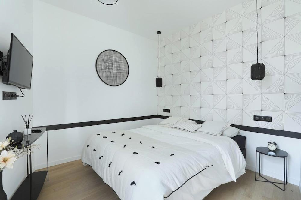 Superbe Apartment Saint Germain des Pres - Tap to explore photos
