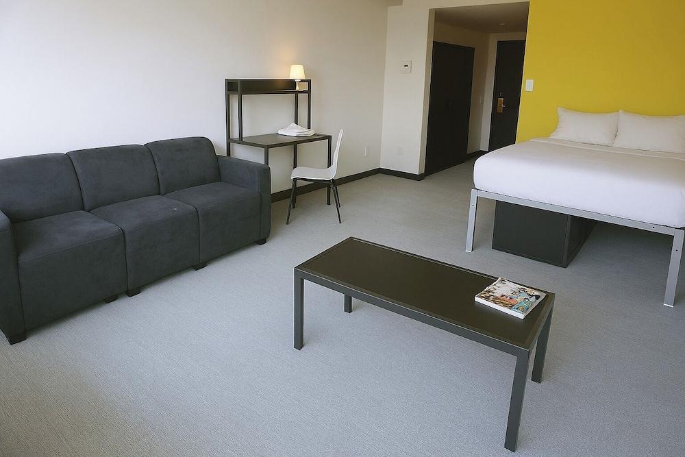 Parkside Student Residence Room Type - Standard Studio Suite, 1 Double Bed, Accessible, Private Bathroom (No TV) Parkside Student Residence Room Type - Standard Studio Suite, 1 Double Bed, Accessible, Private Bathroom (No TV)