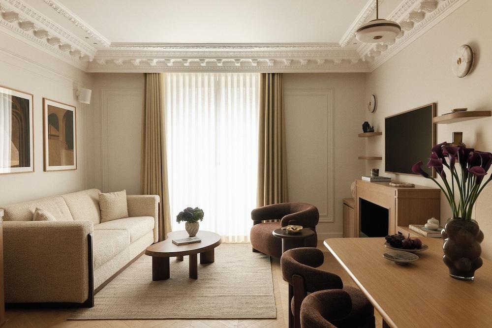 HIGHSTAY - Luxury Serviced Apartments - Pyramides Room Type - Deluxe Apartment, 1 Bedroom, City View