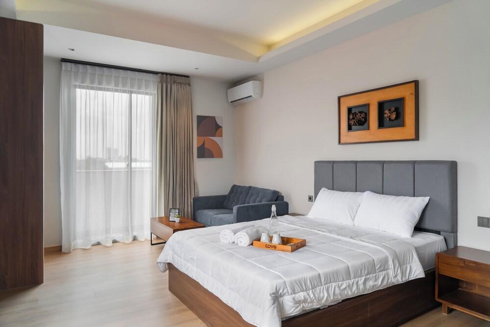 Cove Amartha Room Type - Suite, 1 Queen Bed