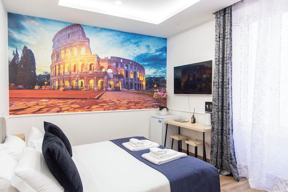 Susy's Guest House Room Type - Room Colosseo, queen bed, AC/Heat, non-smoking, private bathroom Susy's Guest House Room Type - Room Colosseo, queen bed, AC/Heat, non-smoking, private bathroom