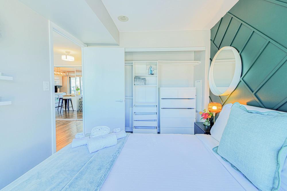 Panorama Suites-Fort York Room Type - Premium Suite, 1 Bedroom, Balcony, City View