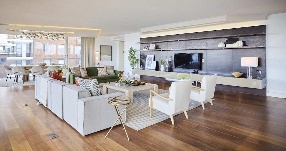 Battersea Riverside Luxury Apartment - Tap to explore photos